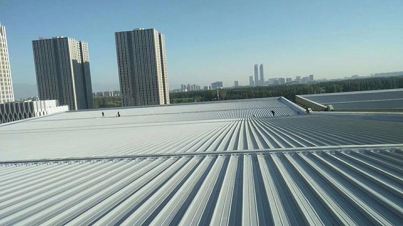 鋁鎂錳金屬屋面與彩鋼板的比較如下